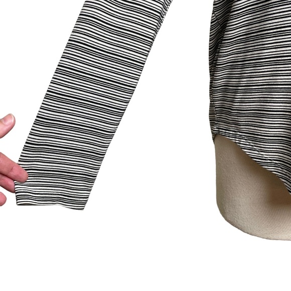 Athleta Women’s Cloudlight Stratus Black/Ivory Striped Top Scoop Neck LS Sz M - Picture 9 of 14